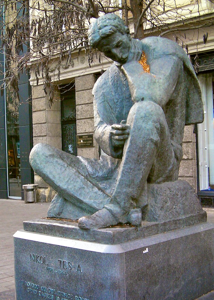 Bild einer Tesla Statue in Zagreb.